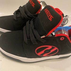 Heelys unisex size 5 black with red sneaker/wheel